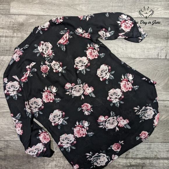 Rue 21 Sheer 3/4 Sleeve Top Size M - Picture 5 of 5